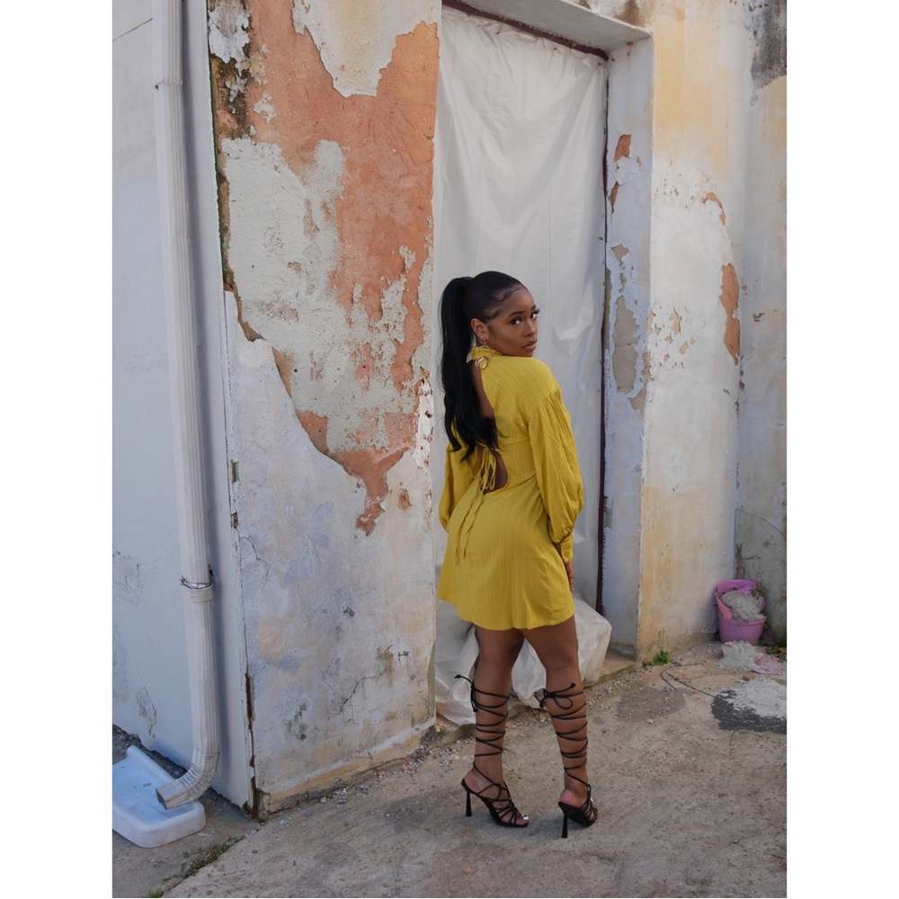 Boohoo Cut Out Textured High Neck Yellow Dress - Picture 3 of 3